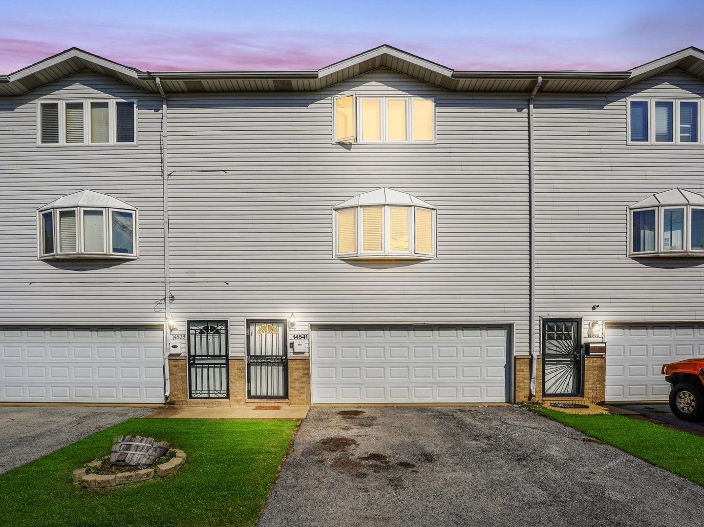 14541 S MARQUETTE Avenue — Burnham, IL 60633