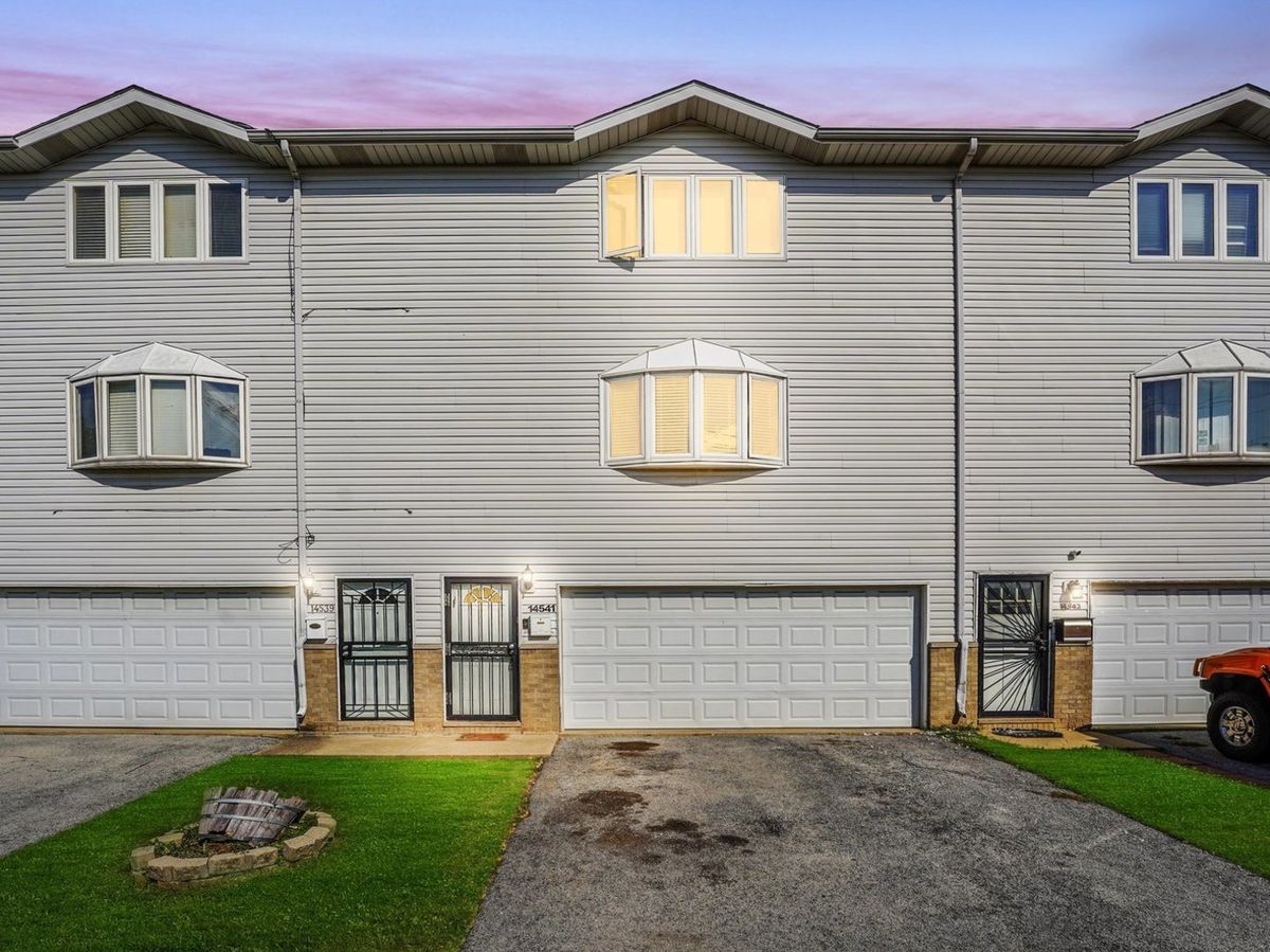 14541 MARQUETTE Avenue, Burnham, IL 60633