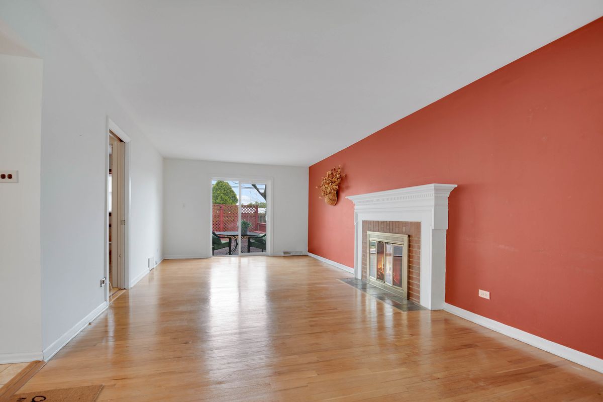 18751 Kings Road, Homewood, IL 60430