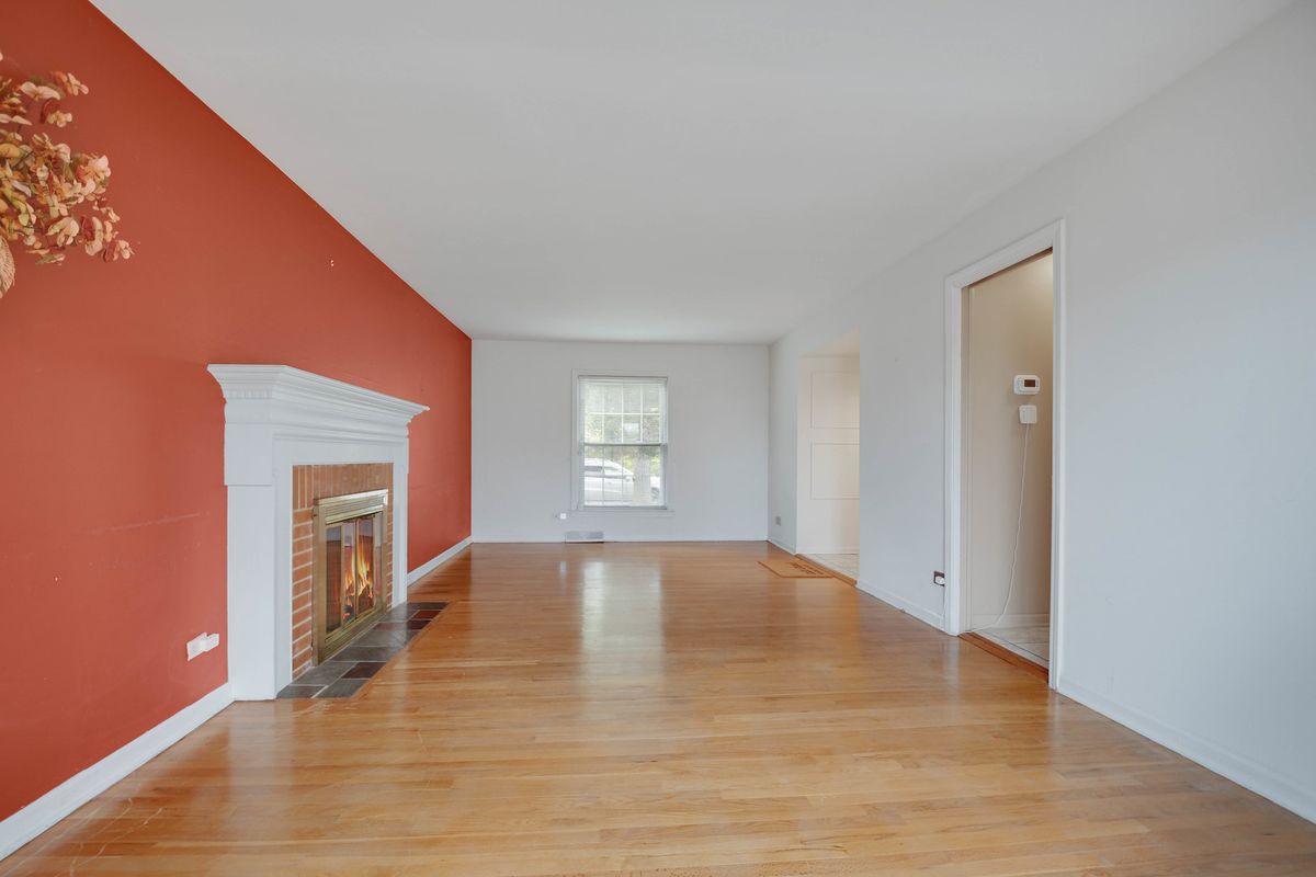 18751 Kings Road, Homewood, IL 60430
