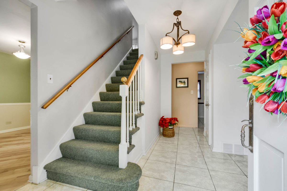 18751 Kings Road, Homewood, IL 60430