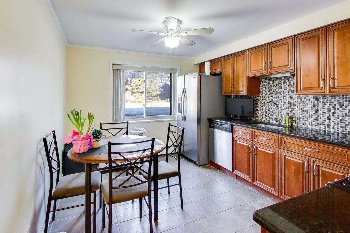 7410 111th Street, Worth, IL 60482