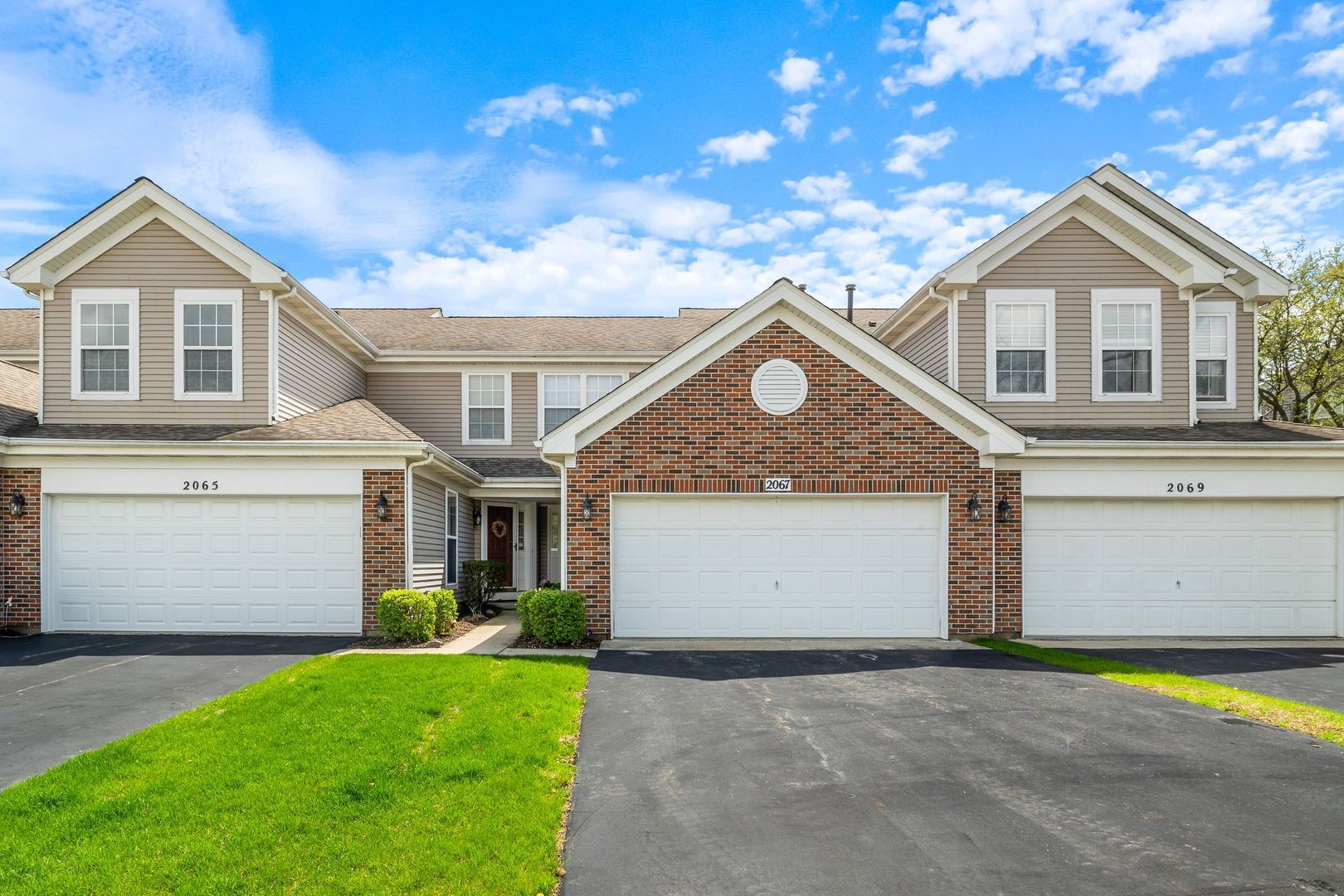 2067 Peach Tree Lane — Algonquin, IL 60102