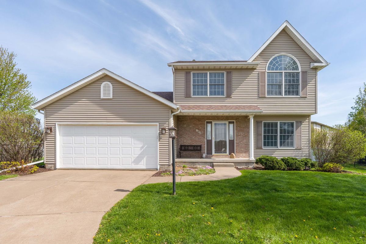 702 Meadows Court, Davenport, IA 52806