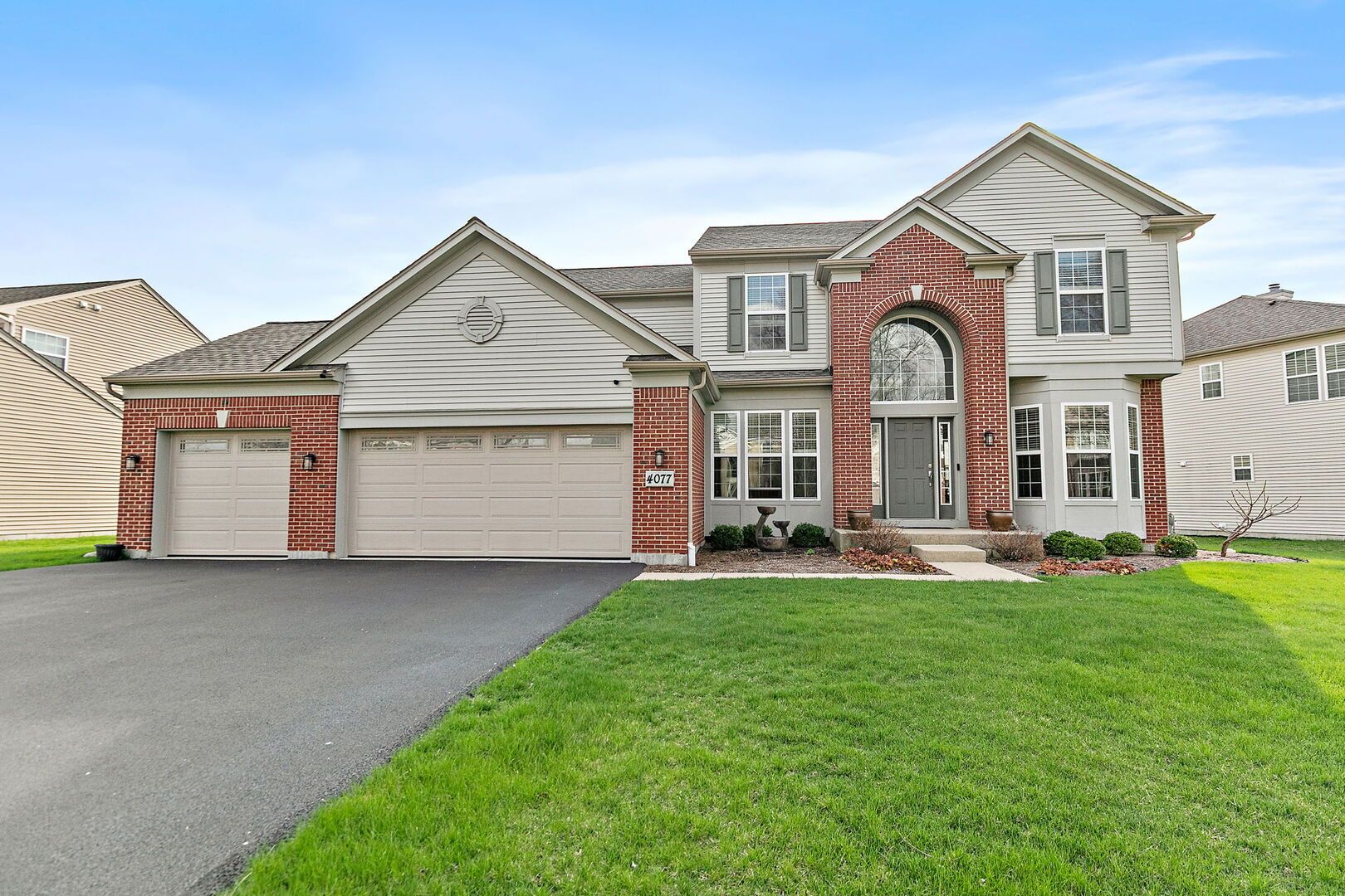 4077 Stratford Lane — Carpentersville, IL 60110