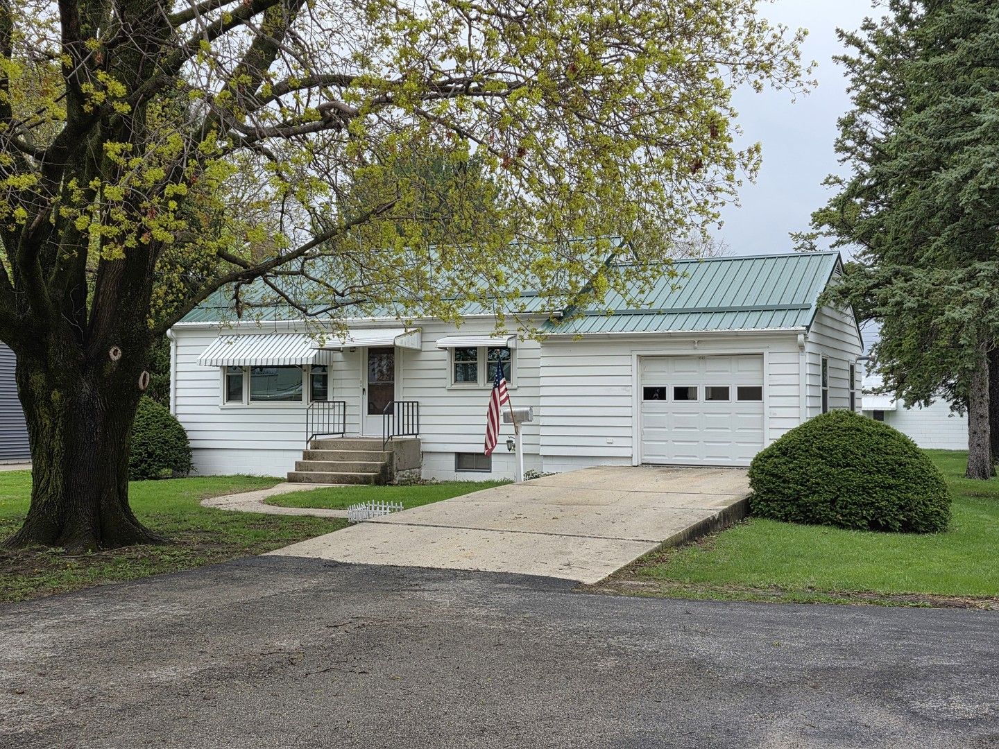 60 Grove Street — Prophetstown, IL 61277