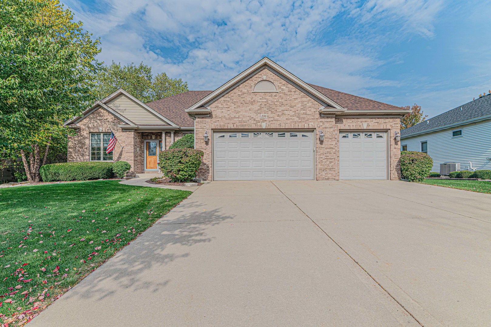 236 Schmidt Drive — Hampshire, IL 60140