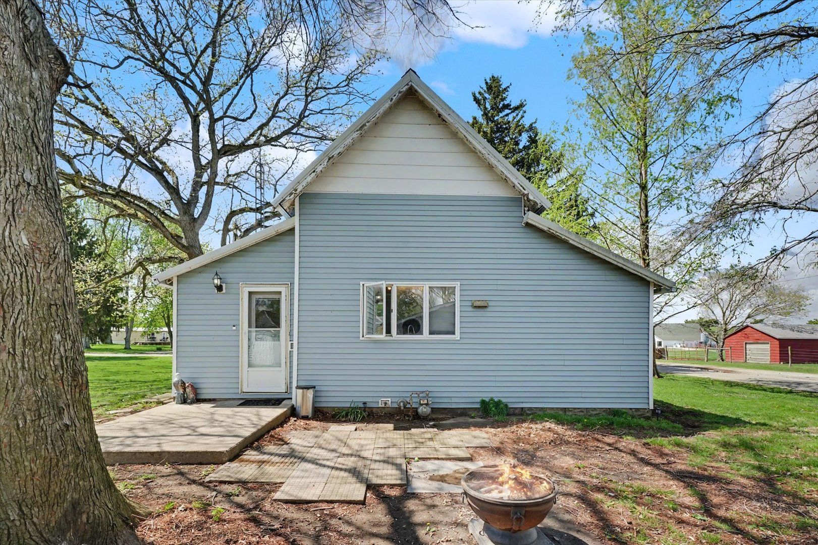 707 N Gray Street — Sidell, IL 61876