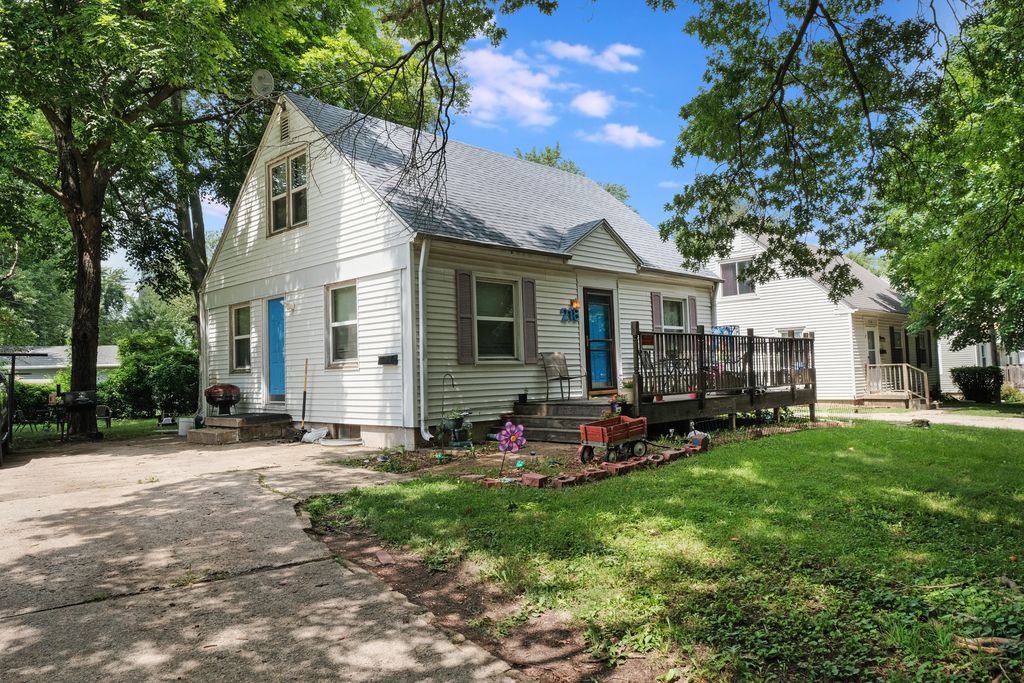 218 Arcadia Drive — Champaign, IL 61820