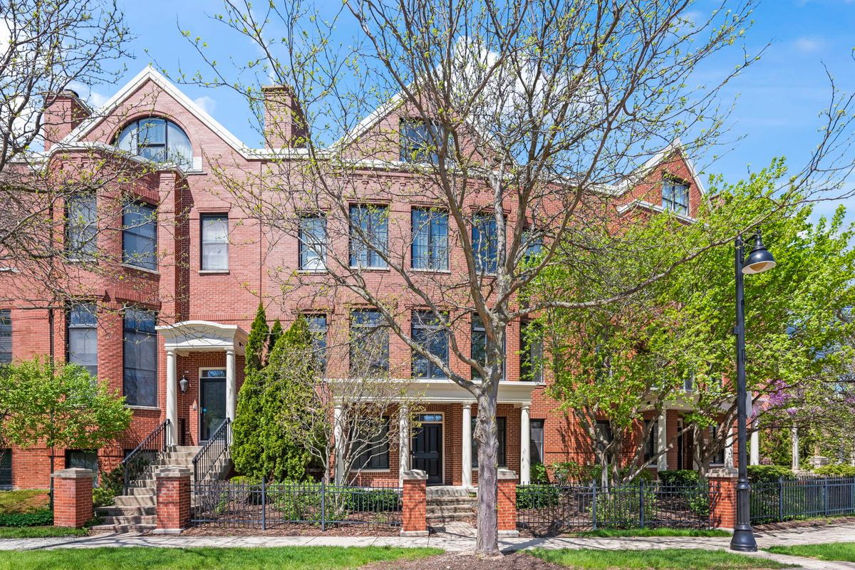 1813 Admiral Court, Glenview, IL 60026