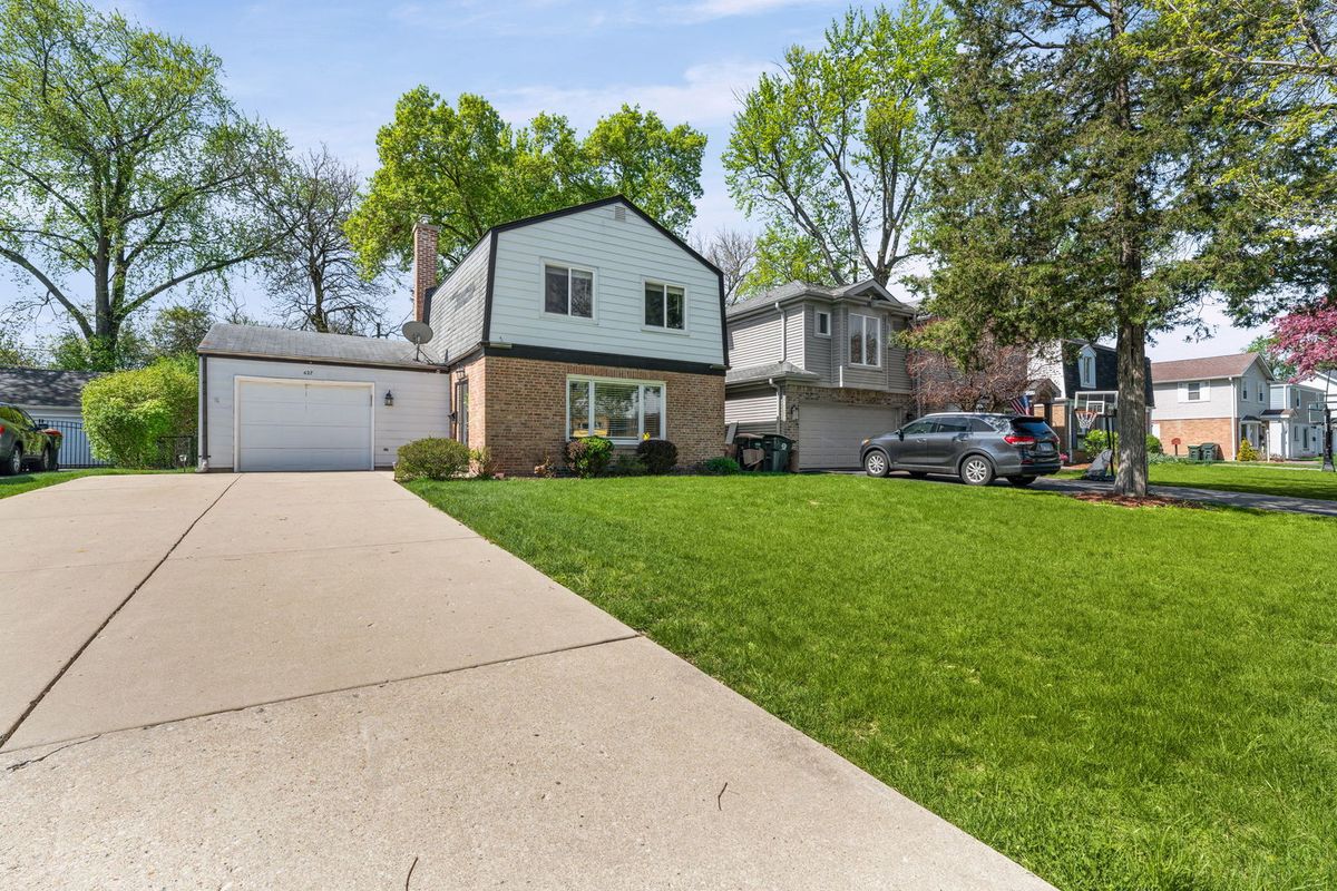 627 Davis Street, Arlington Heights, IL 60005