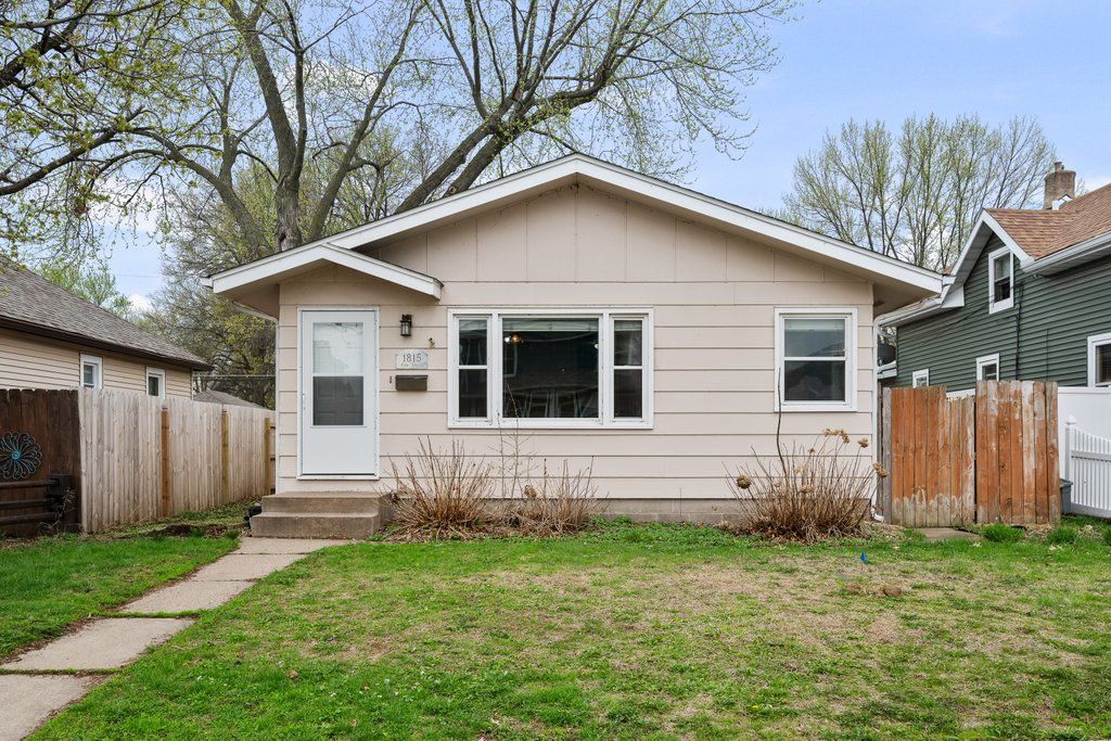 1815 Cody Street — Bettendorf, IA 52722