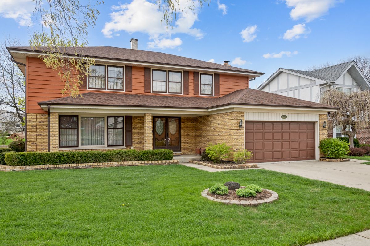 1274 Biscayne Drive — Elk Grove Village, IL 60007