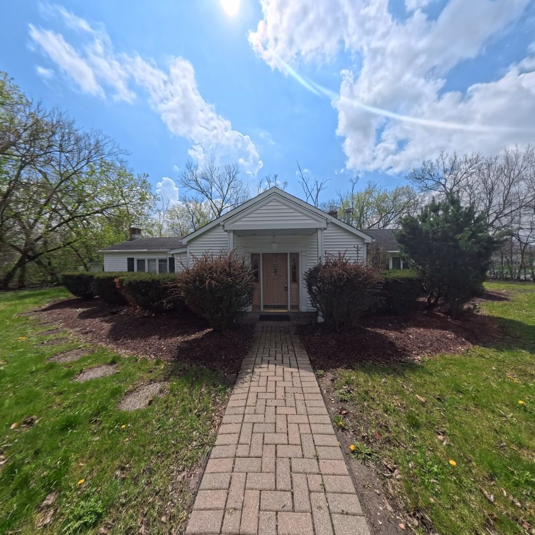 805 E Palatine Road — Palatine, IL 60074