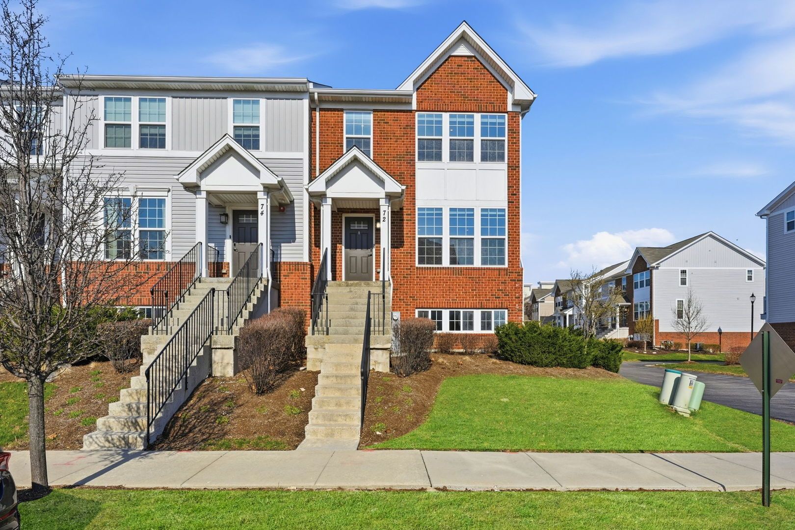 72 Nicholas Drive E — Des Plaines, IL 60016