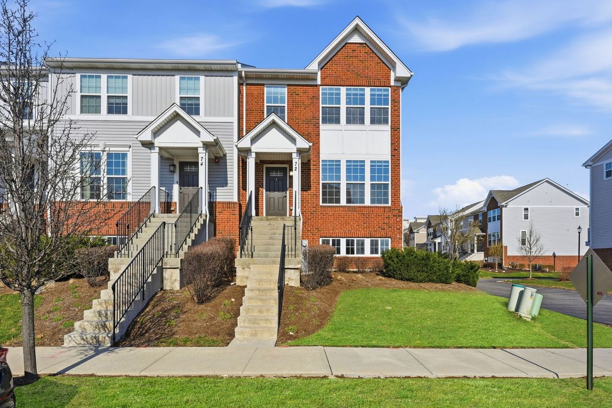 72 Nicholas Drive, Des Plaines, IL 60016