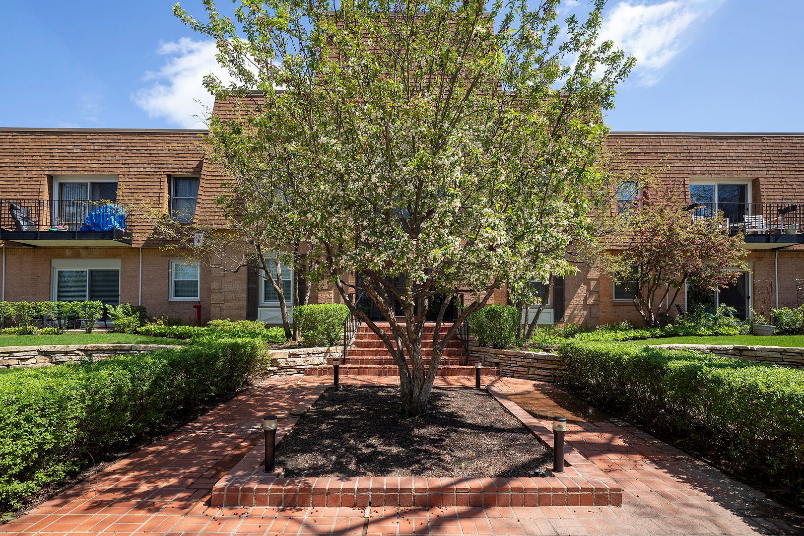 1250 Park Avenue #435 — Highland Park, IL 60035