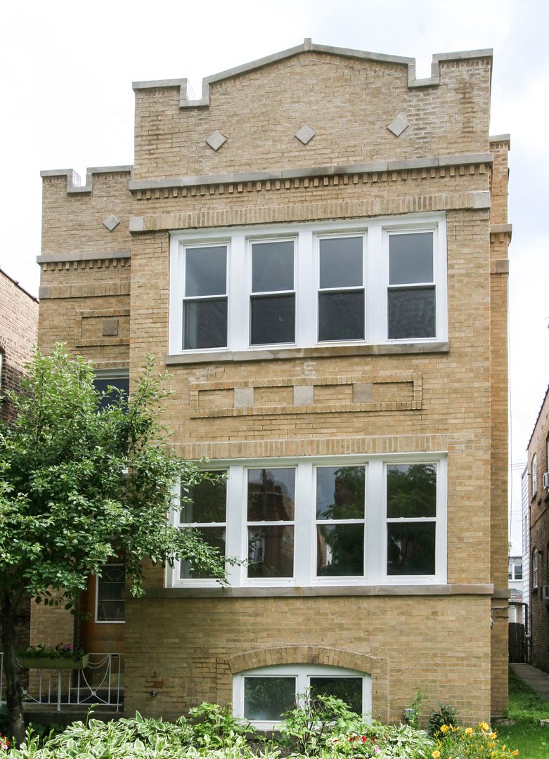 5317 W Montrose Avenue #2 — Chicago, IL 60641