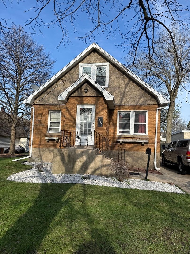 920 Madison Street, Woodstock, IL 60098