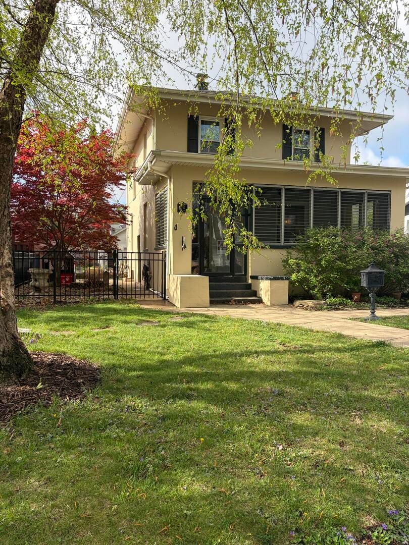 1517 E Olive Street — Bloomington, IL 61701