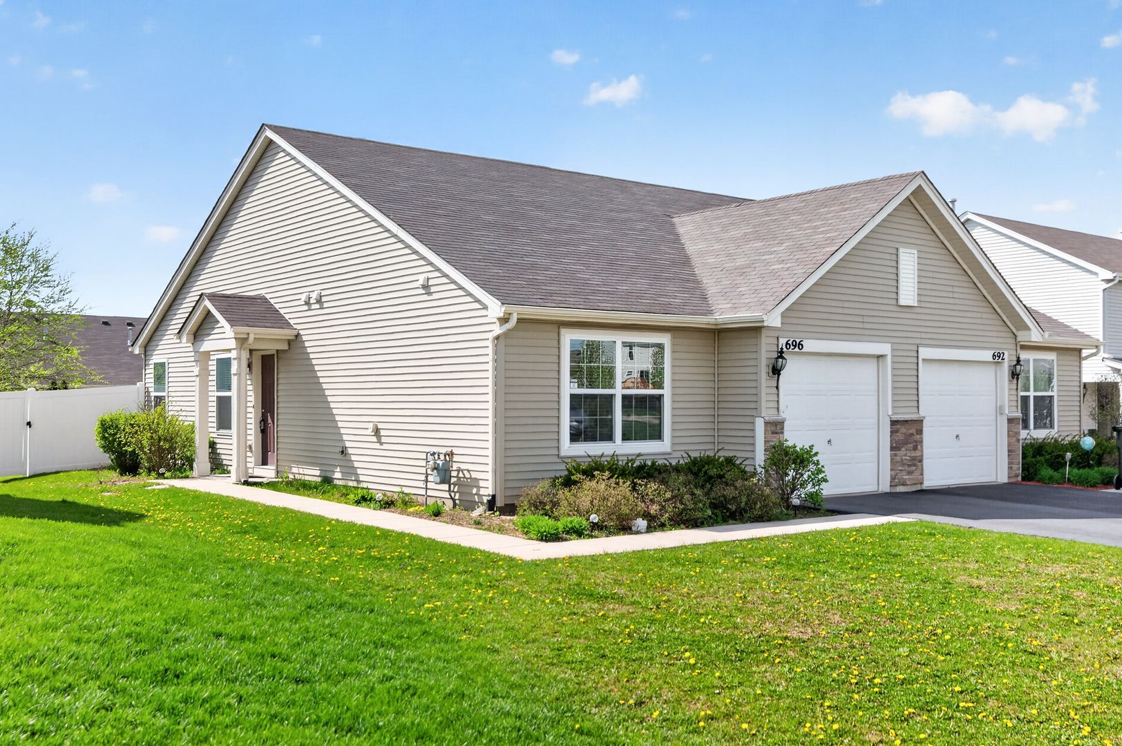 696 Vine Street — Hampshire, IL 60140