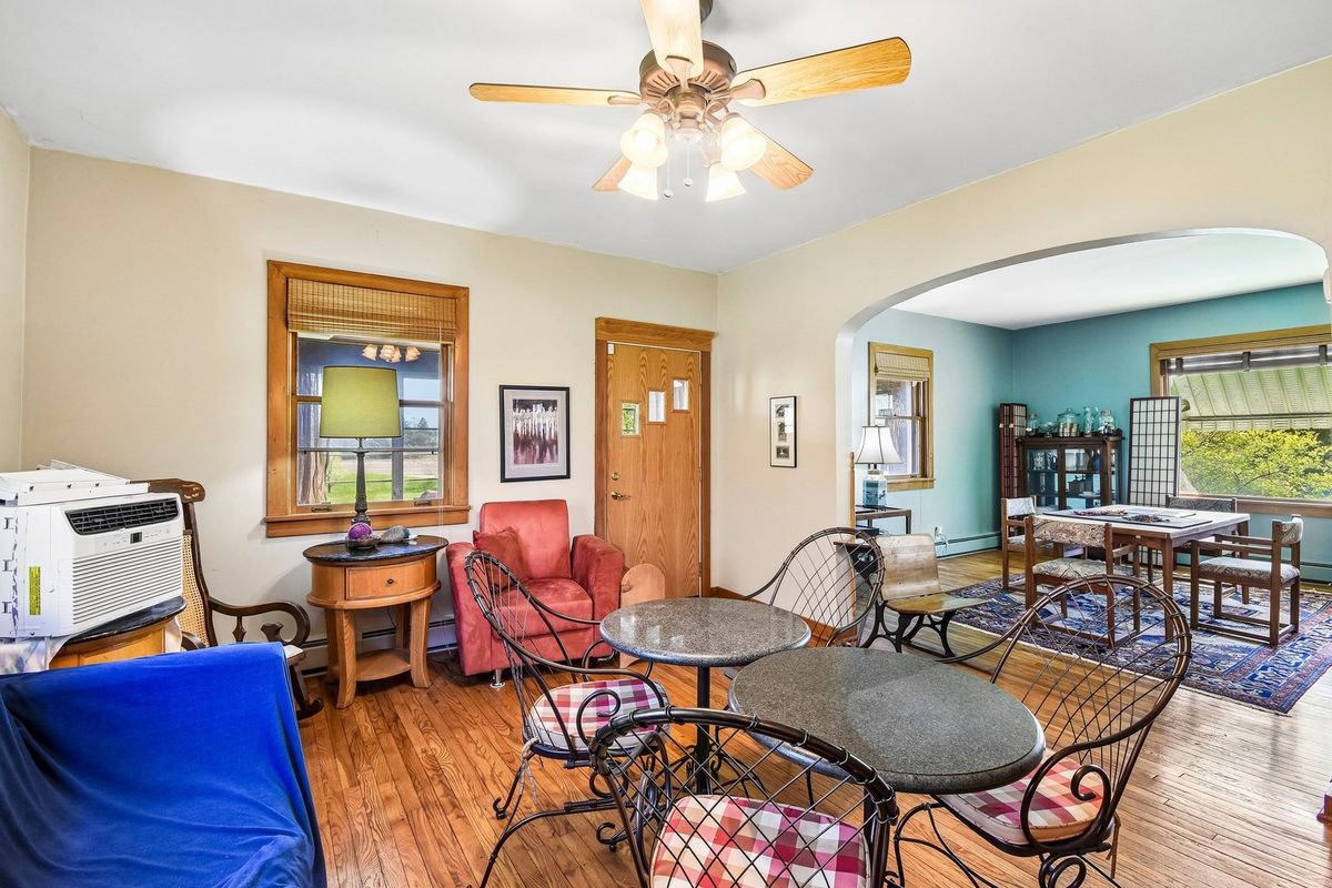 10604 Charles Road, Woodstock, IL 60098
