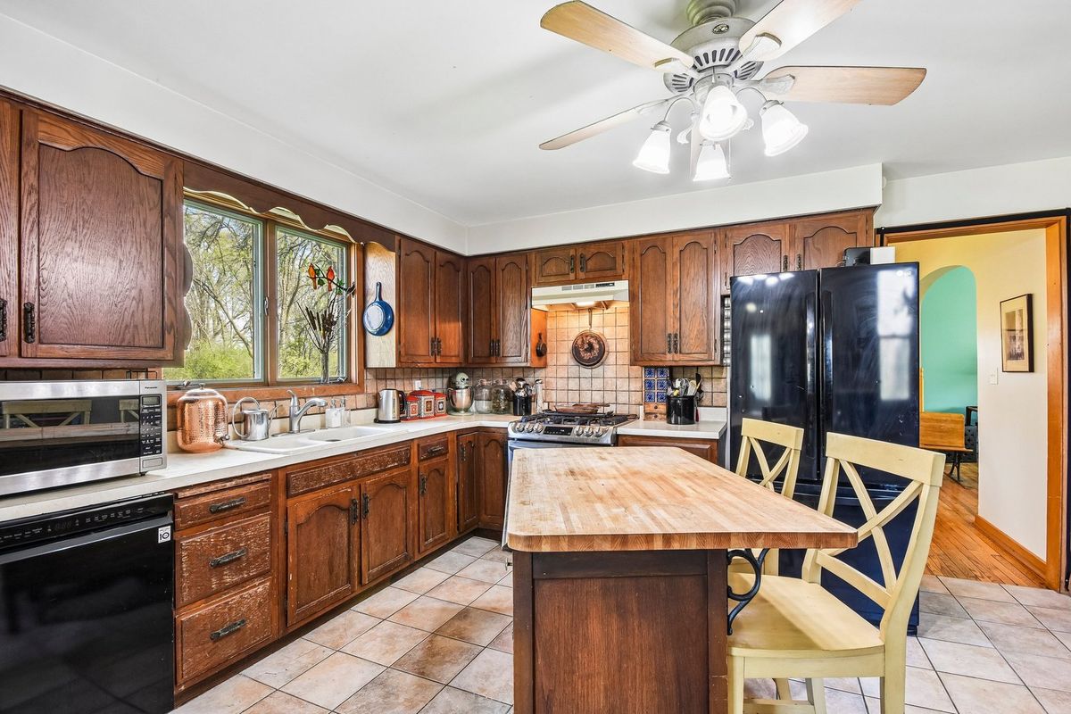 10604 Charles Road, Woodstock, IL 60098