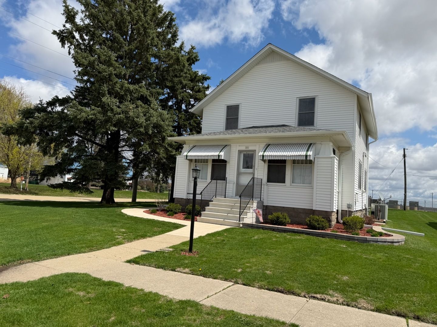 101 Pacific Street — Monroe Center, IL 61052