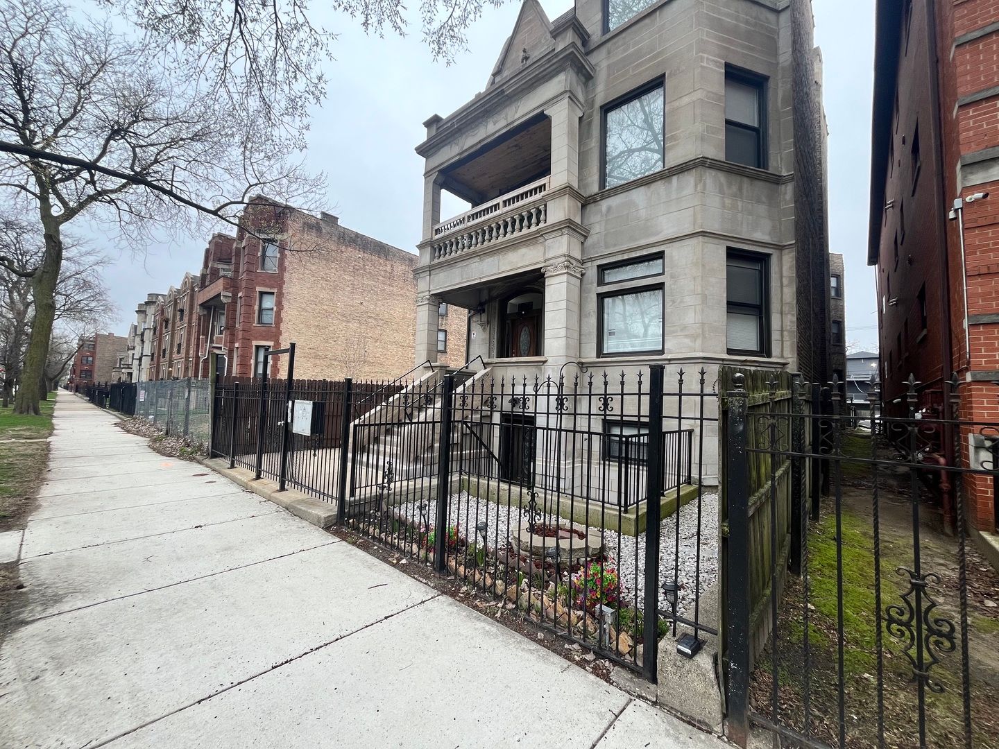 5172 S Michigan Avenue #2 — Chicago, IL 60615