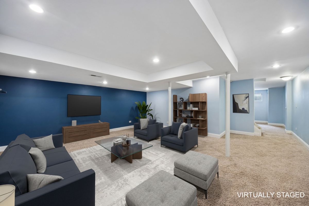 254 W Holly Court, Round Lake, IL 60073