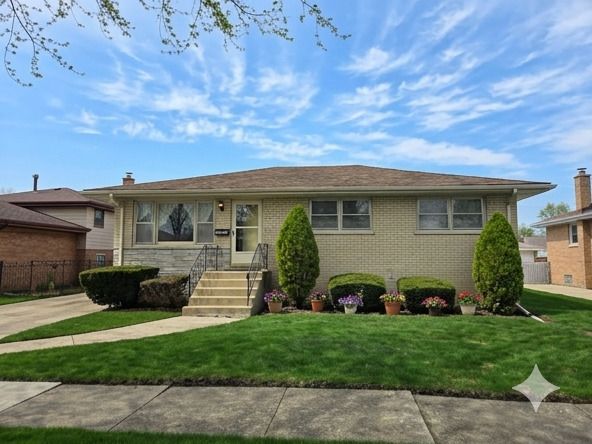 15222 Lawndale Avenue — Midlothian, IL 60445