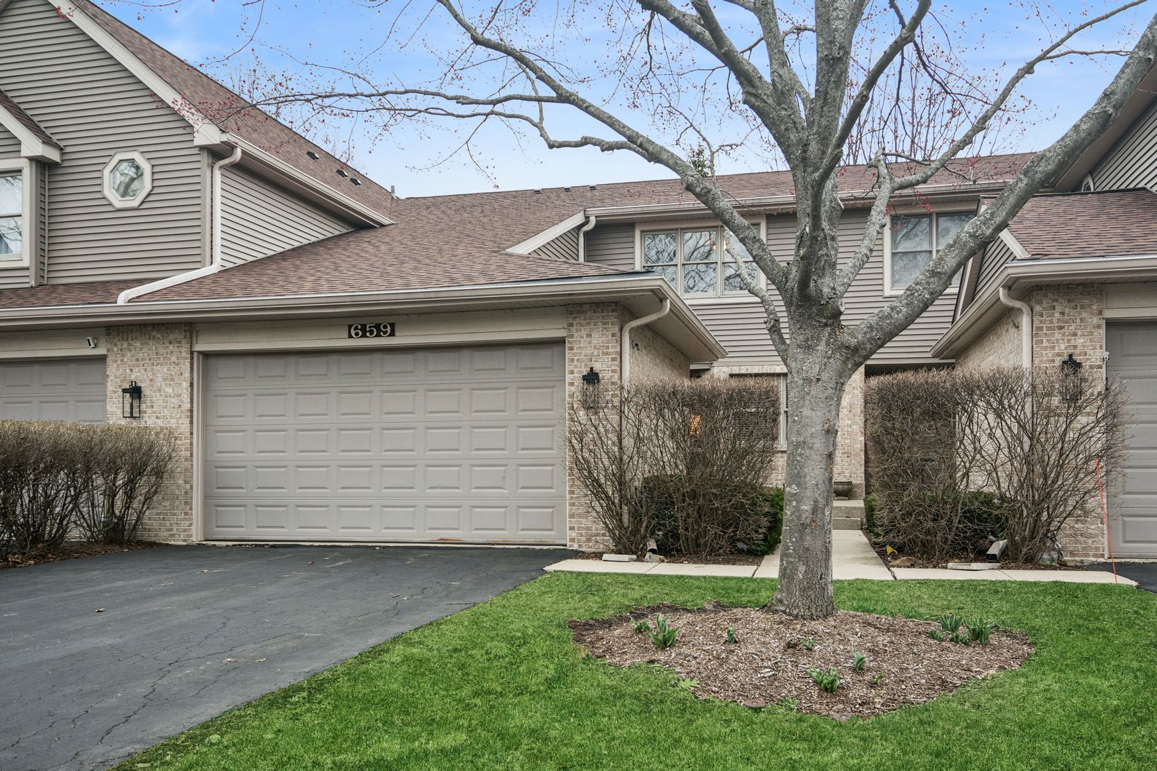 659 N Walden Drive — Palatine, IL 60067