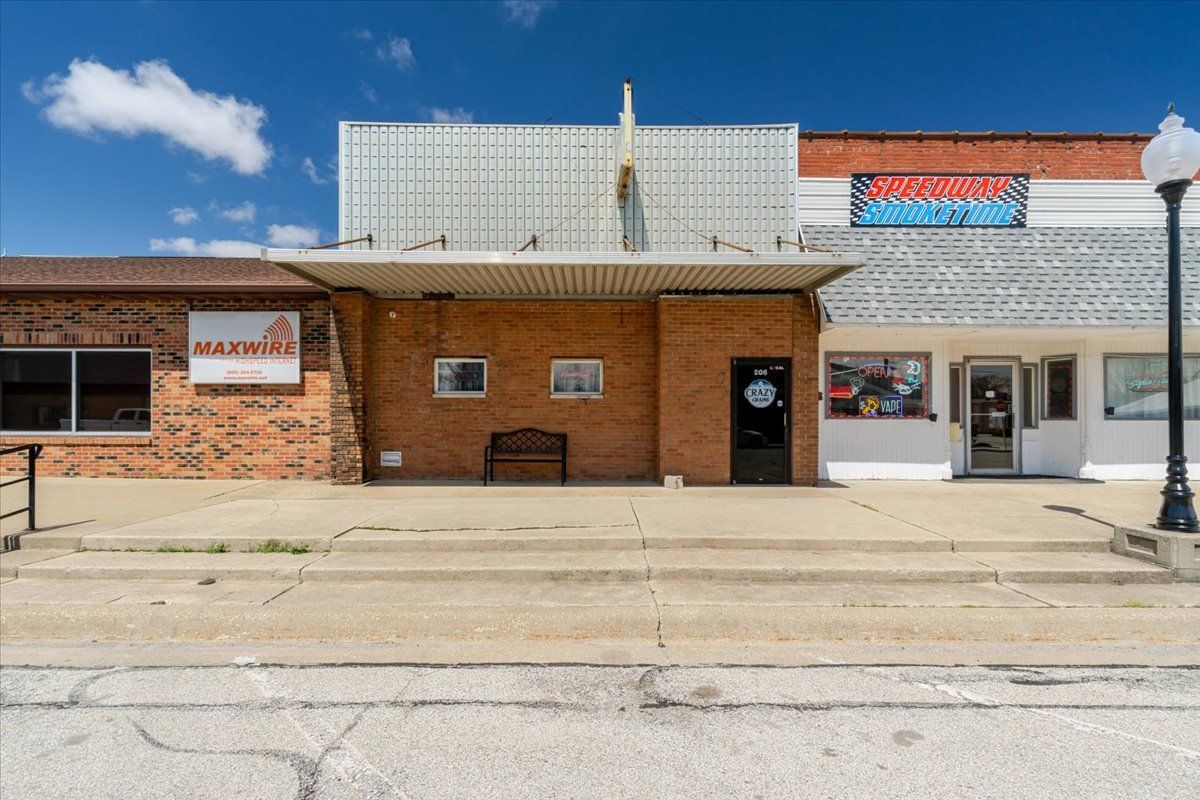 206 W Locust Street — Fairbury, IL 61739