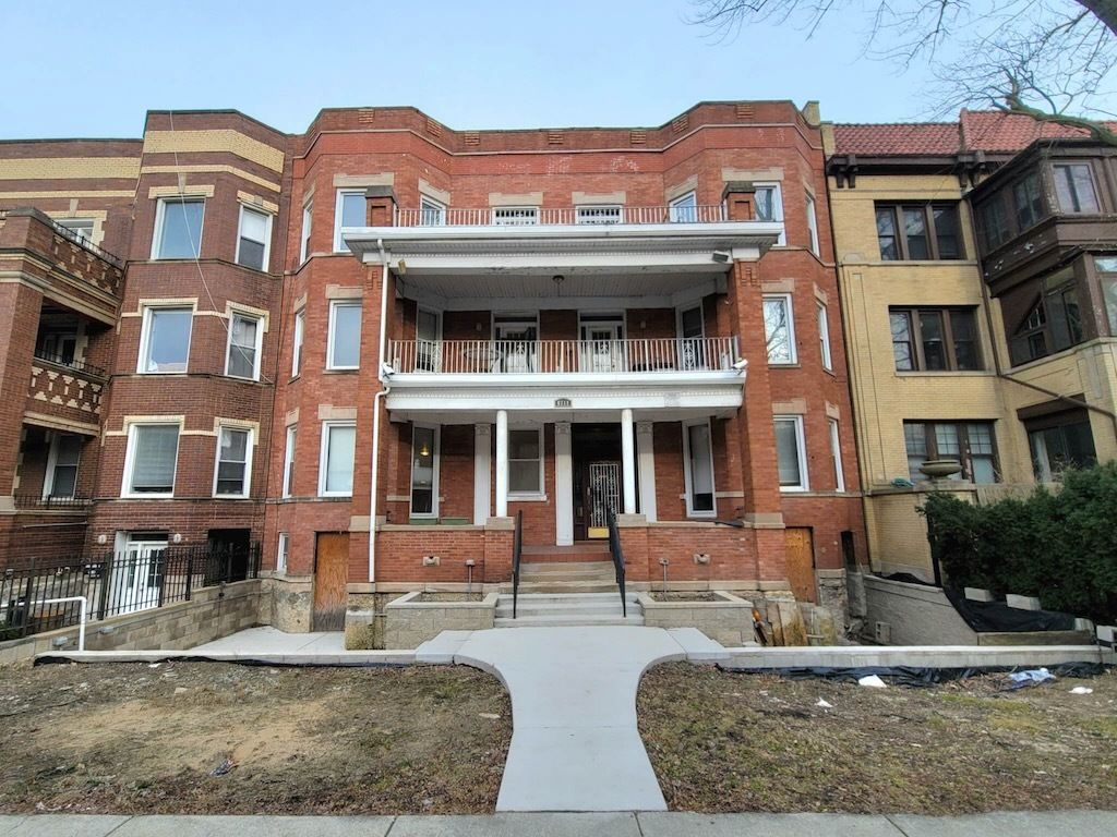 6711 N SHERIDAN Road #1N — Chicago, IL 60626