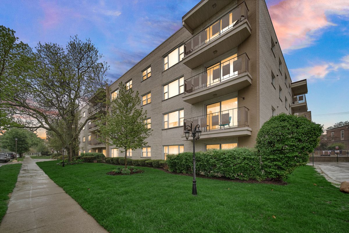 8210 ELMWOOD Street, Skokie, IL 60077