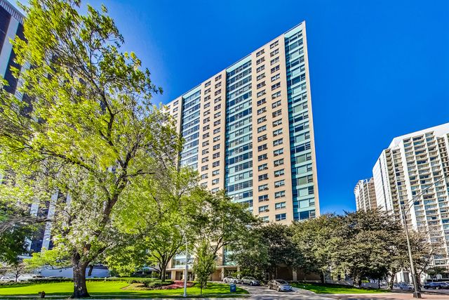 3180 N Lake Shore Drive #2E — Chicago, IL 60657