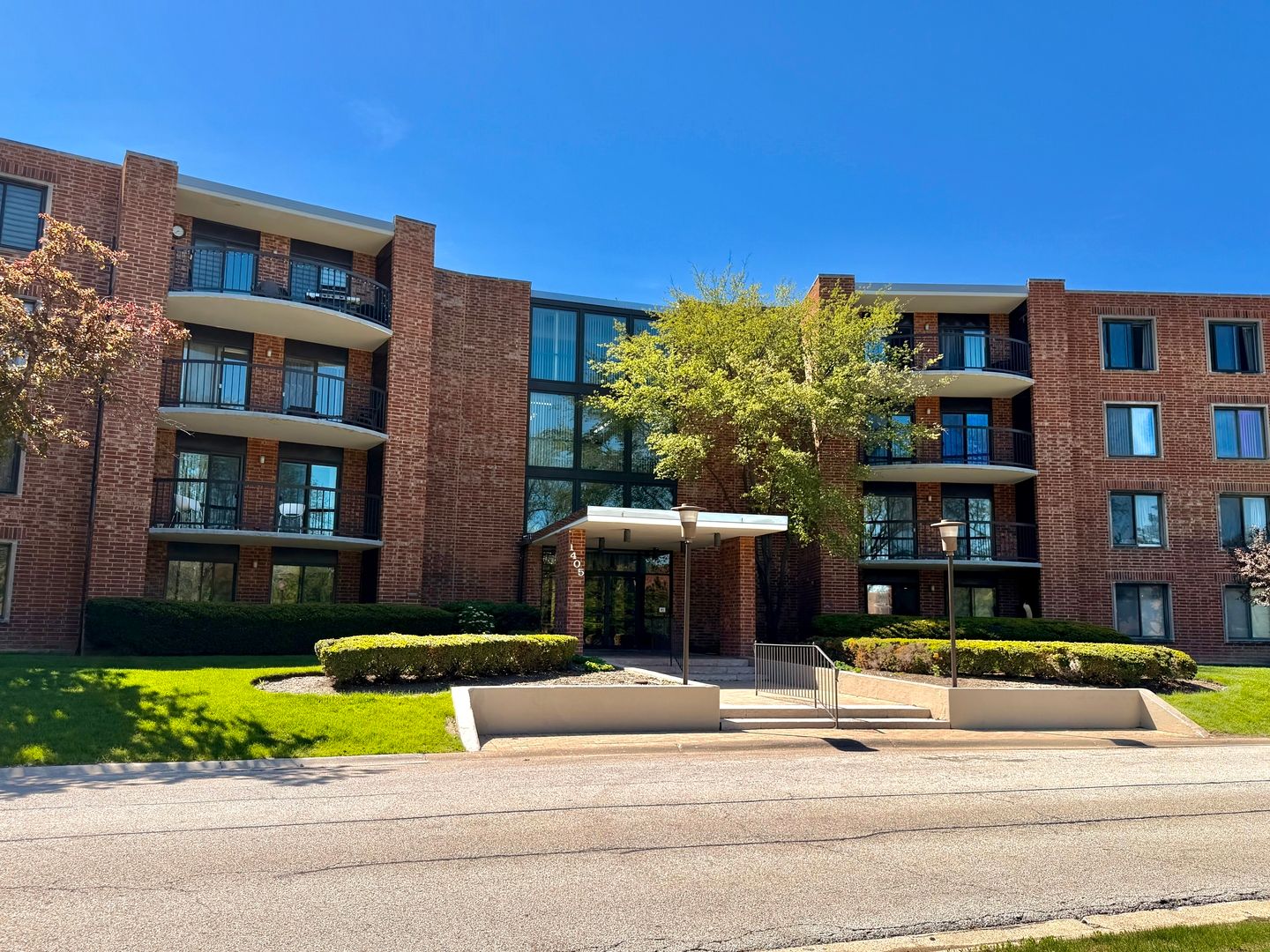 1405 E Central Road #305A — Arlington Heights, IL 60005