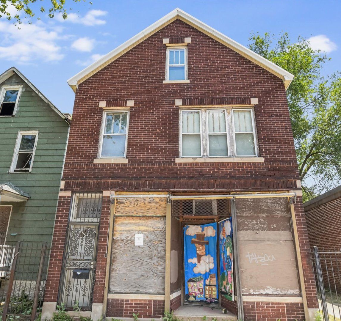 8209 S South Shore Drive — Chicago, IL 60617