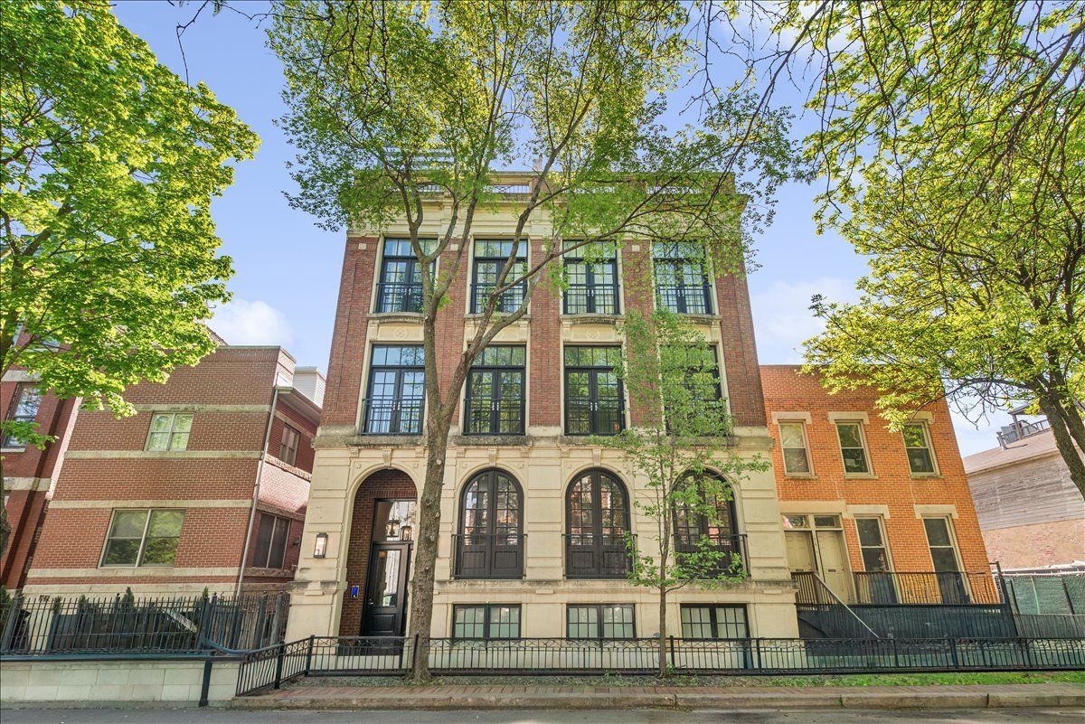 1919 Sheffield Avenue, Chicago, IL 60614