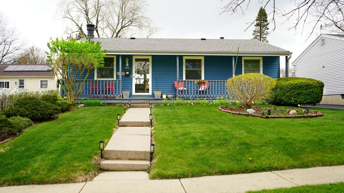 806 Oak Street, West Chicago, IL 60185