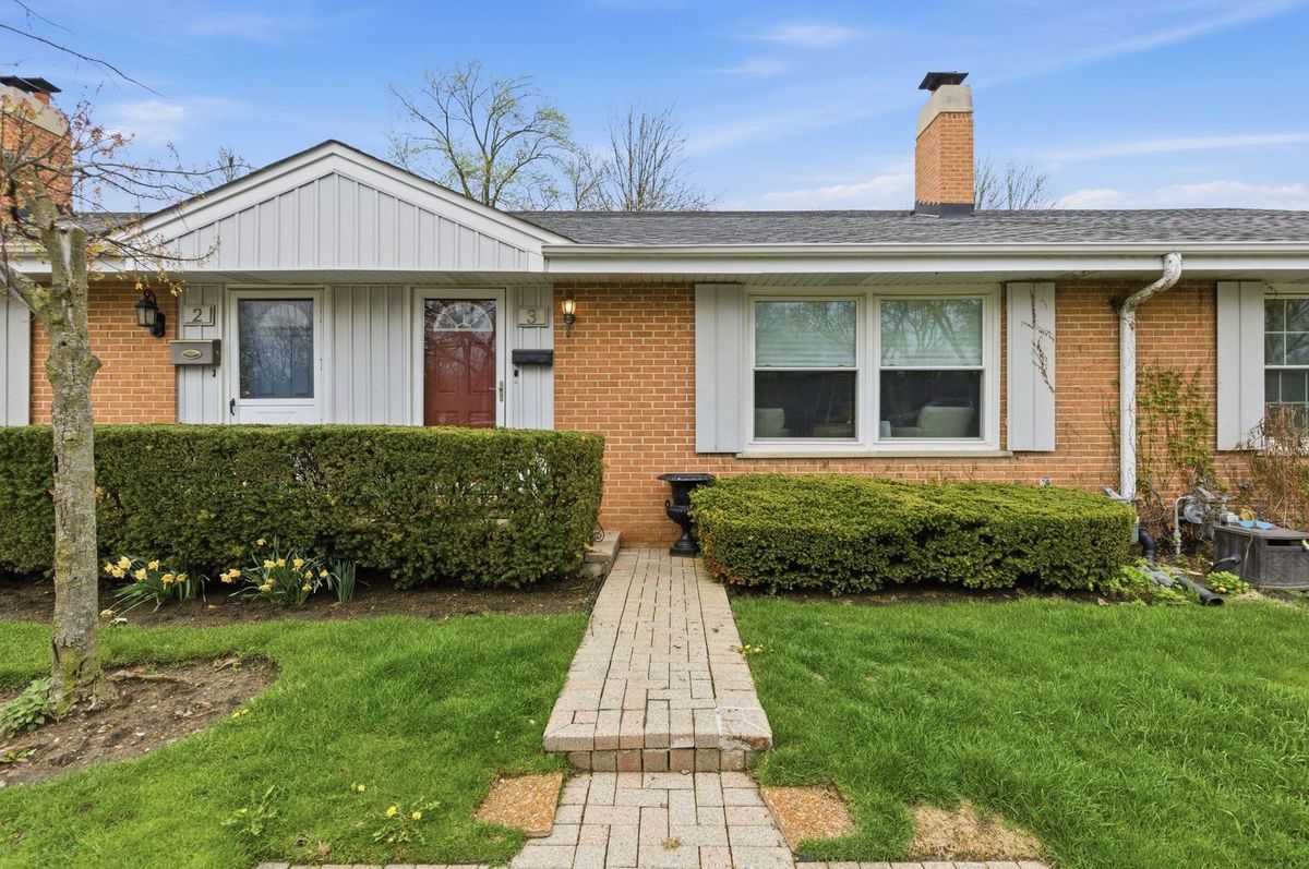 3 Robin Hood Lane, Northfield, IL 60093