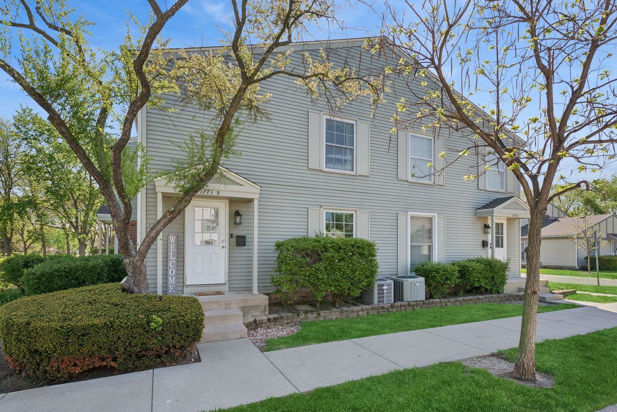 1171 Bunker Hill Court, Wheaton, IL 60189