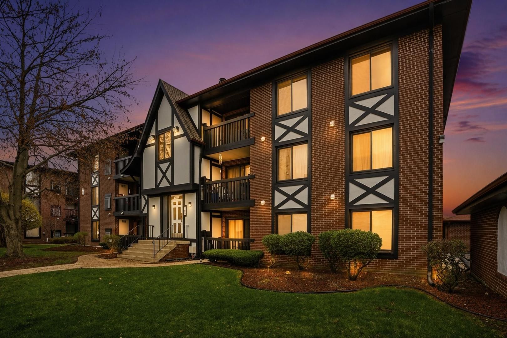 13615 Royal Court #309 — Crestwood, IL 60418
