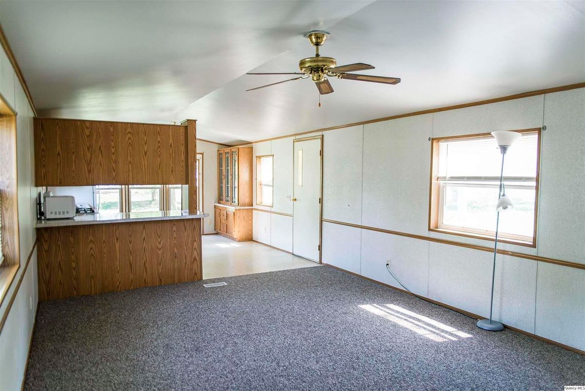 110 N 1st St, West Point, IL 62380