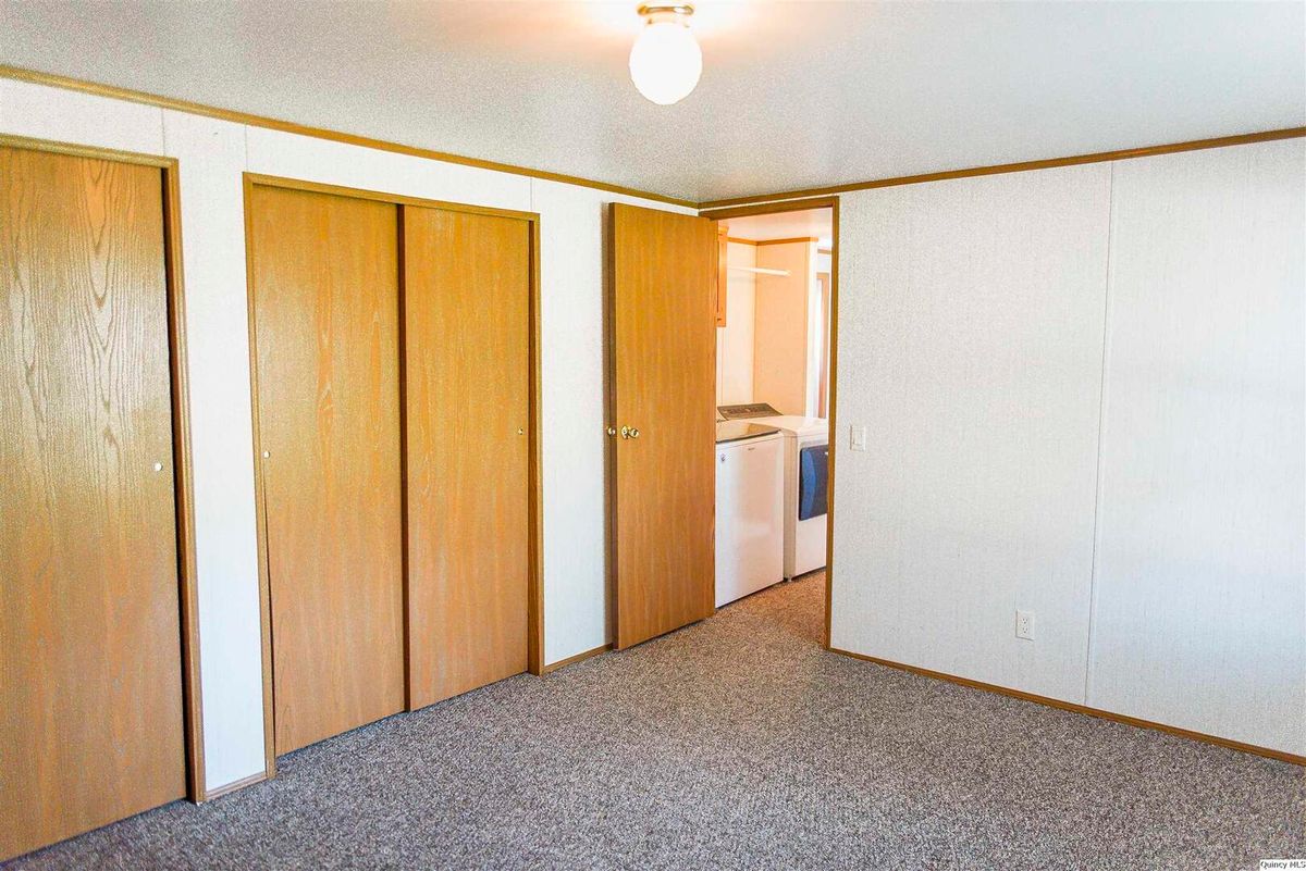 110 N 1st St, West Point, IL 62380