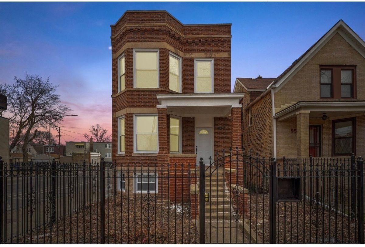 957 CENTRAL PARK Avenue, Chicago, IL 60651