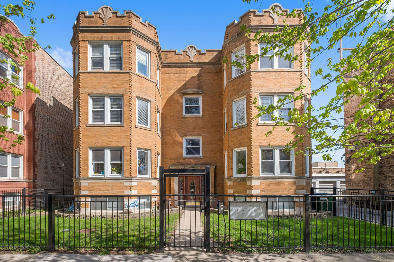 2016 W Farragut Avenue #3 — Chicago, IL 60625