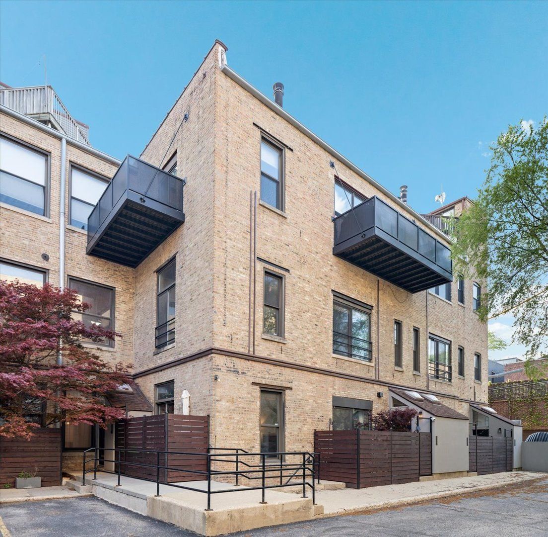 1242 W Fullerton Avenue #1M — Chicago, IL 60614