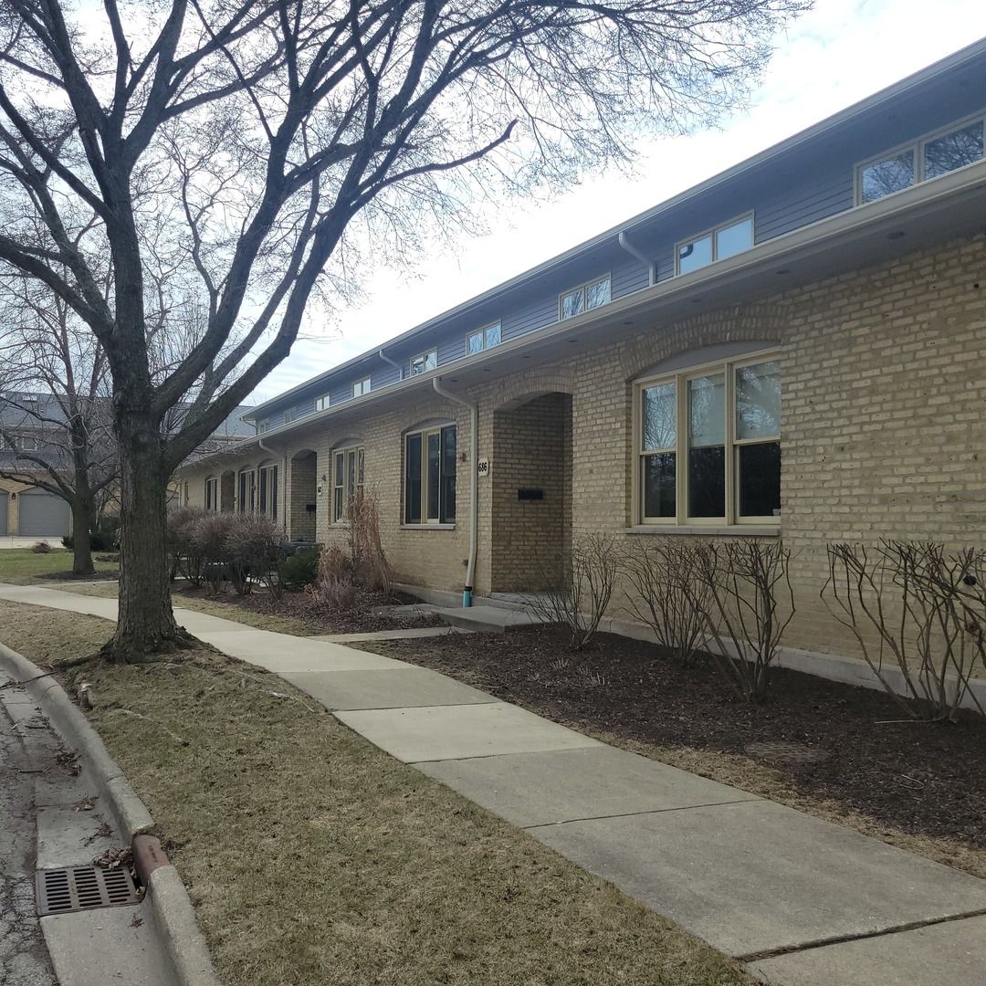 686 Lyster Road — Highwood, IL 60040