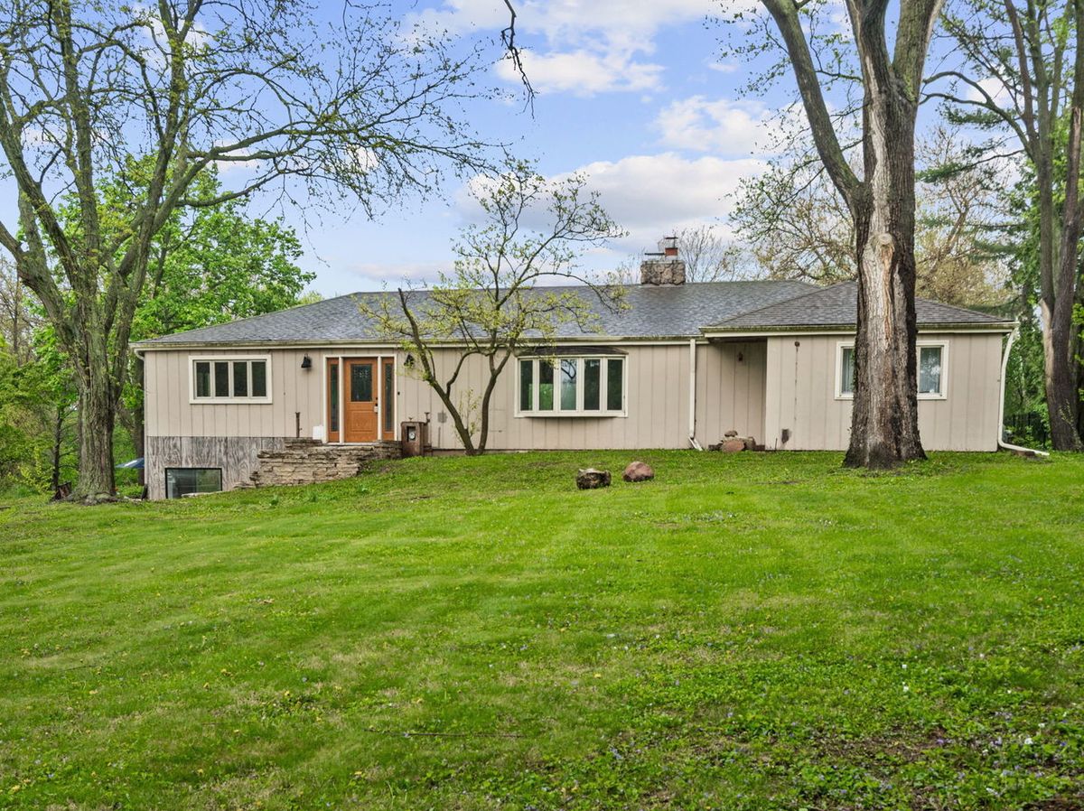 1S655 Taylor Road, Glen Ellyn, IL 60137